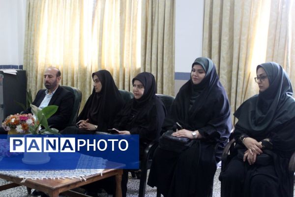 بزرگداشت مقام معلمان در مدارس گلوگاه 