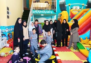 شادی کودکان پیش‌دبستانی آموزشگاه  ولایت  در  روز جهانی کودک