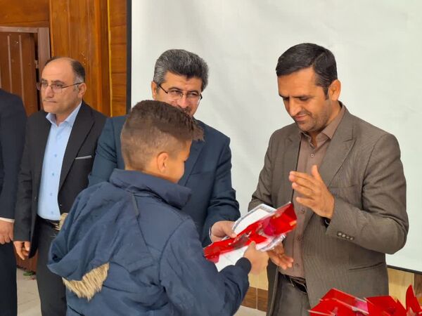 تجلیل از دانش‌آموزان مقام آور و فعالان جشنواره نوجوان خوارزمی