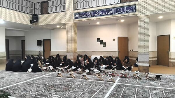 مراسم جزخوانی قرآن کریم در اهر با حضور فعال دانش‌آموزان