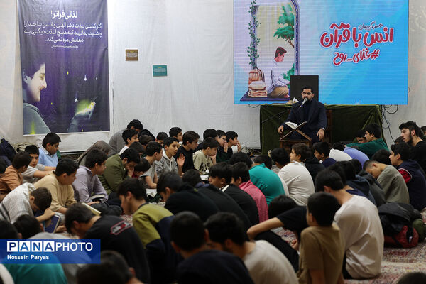 اعتکاف دانش‌آموزی در مسجد جامع امام جعفر صادق(ع) اقدسیه