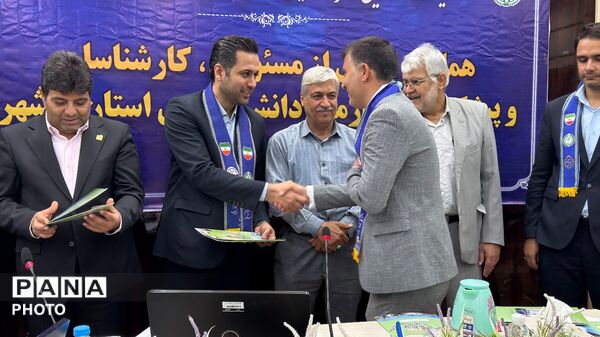 تجلیل از مسئولان، کارشناسان و پیشکسوتان سازمان دانش‌آموزی استان بوشهر