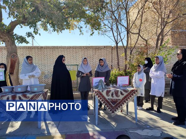 شور و هیجان در حیاط مدرسه