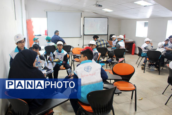 رقابت گروه‌های منتخب مدارس پسرانه استان قم در نخستین جشنواره سفیران سلامت 