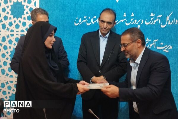 بزرگداشت هفته معلم و تقدیر از خدمات ارزنده مشاوران در بهارستان‌دو