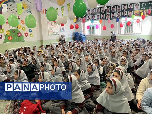 جشن یاوران انقلاب در دبستان شهید نوروزی ابرکوه
