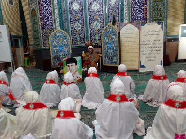 شرکت دانش آموزان دبستان هدی یک  در یادواره شهید حسن رستمی