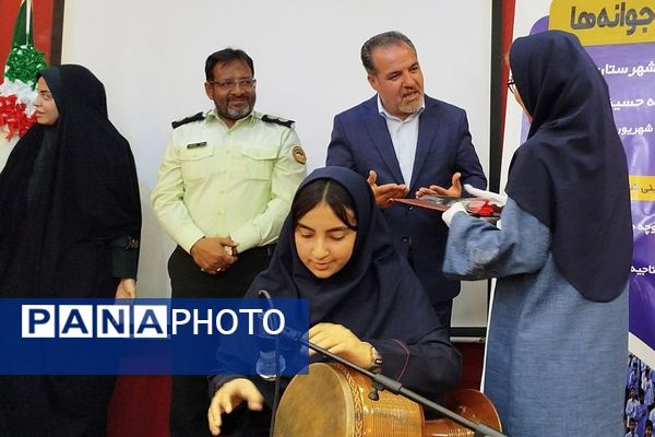 برگزاری «جشن جوانه ها» در دبیرستان راضیه شکرابی ناحیه دو شهرری 