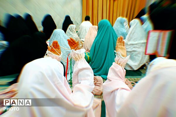 تجدید عهد دختران آرمانی آباده با آرمان‌های رهبر شهید