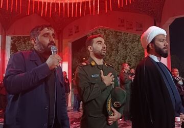 غبار روبی مقبره شهدای گمنام نیشابور