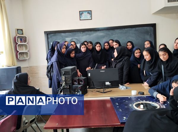 نمایشگاه هنرهای دستی هنرجویان هنرستان آفرینش منطقه رضویه 