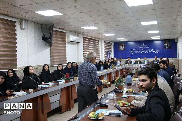آیین تقدیر وتجلیل از ۱۸ معلم نمونه در شهرستان قرچک 