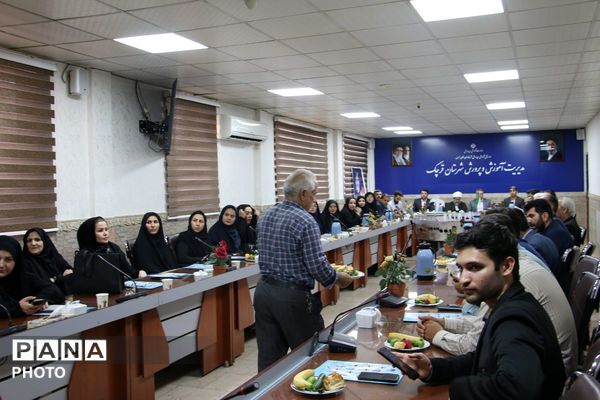 آیین تقدیر وتجلیل از ۱۸ معلم نمونه در شهرستان قرچک 
