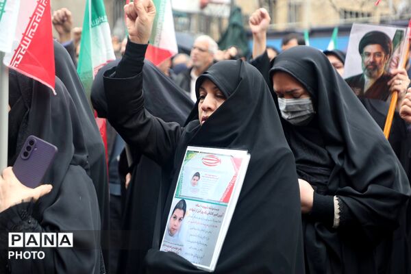 مدرسه بی‌پناه، دانش‌آموز بی‌گناه