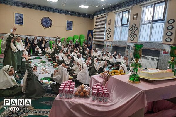 جشن قرآن کلاس اولی‌ها در دبستان شاهد ام البنین (س) شهرری