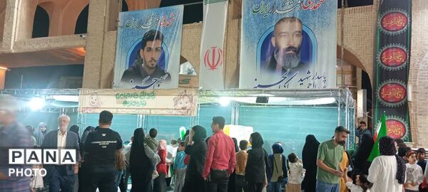 گرامیداشت یاد دختران مدرسه شجره طیبه میناب در میدان امیرچخماق یزد