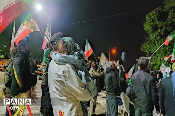 پرچم عزت را می‌بریم بالا 