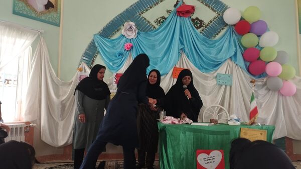 برگزاری مراسم روز دختر در هنرستان خاور عسکری 