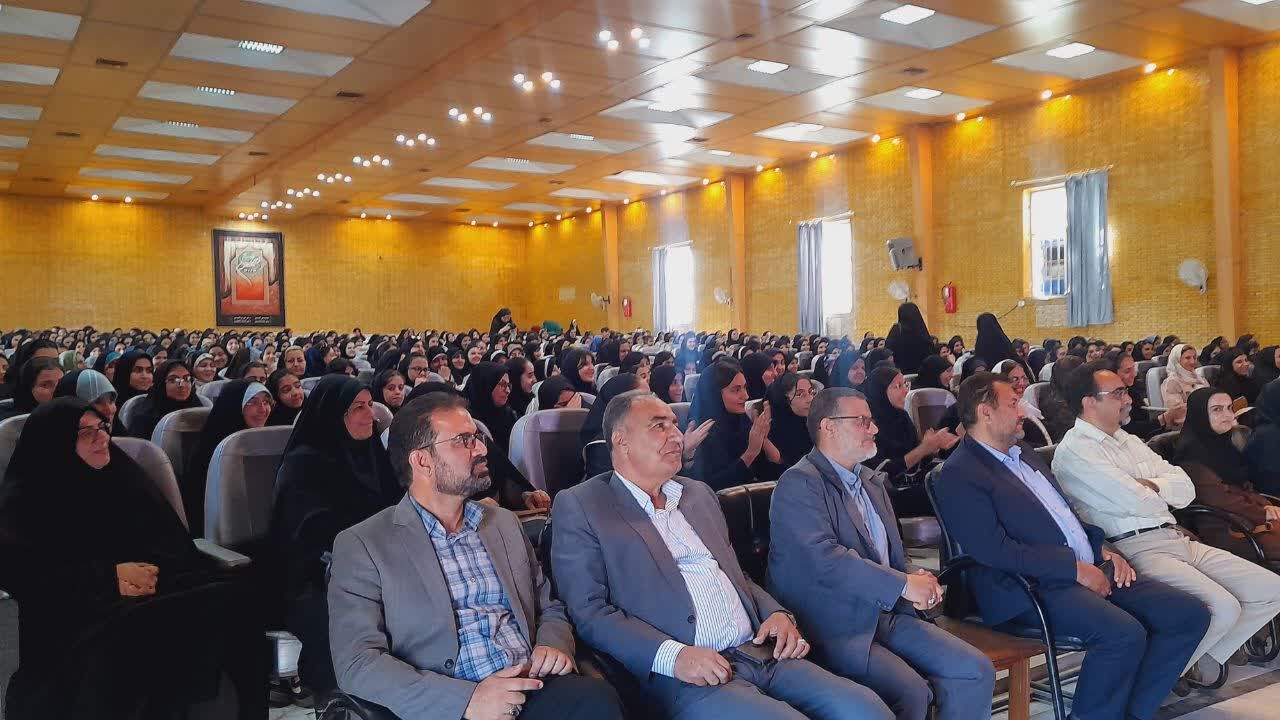 تقدیر از برگزیدگان جشنواره امید فردا