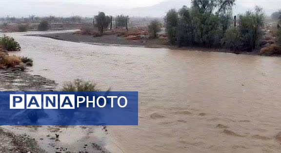 وقوع سیل به علت بارش شدید باران در فاریاب کرمان