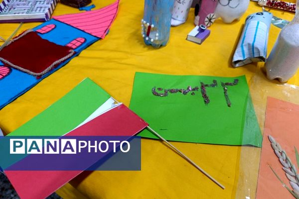  نمایشگاه دستاوردهای انقلاب و روایت‌های فجر در دبستان سمیه شهریار