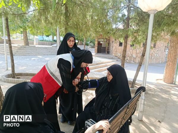سرخ پوشان هلال در شیرخوارگان حسینی 