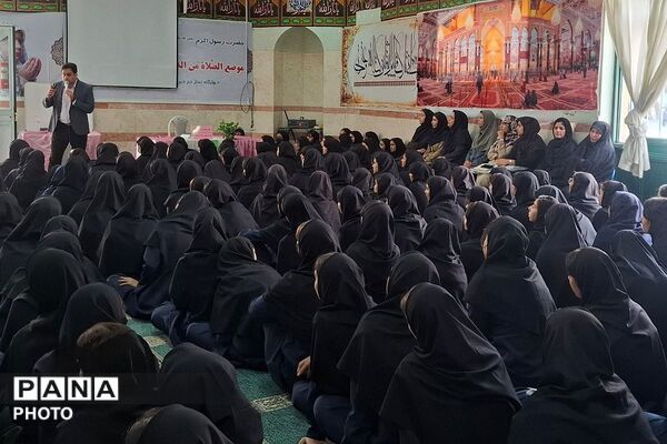همایش برنامه ریزی درسی و مشاوره تحصیلی در دبیرستان بنت‌الهدی بهارستان دو