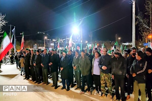 در کنار هم ایستاده ایم-۱