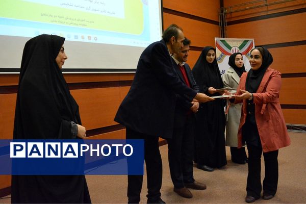 آیین تجلیل از برگزیدگان حوزه مشاوره و پیشگیری از آسیب‌های اجتماعی بهارستان‌دو
