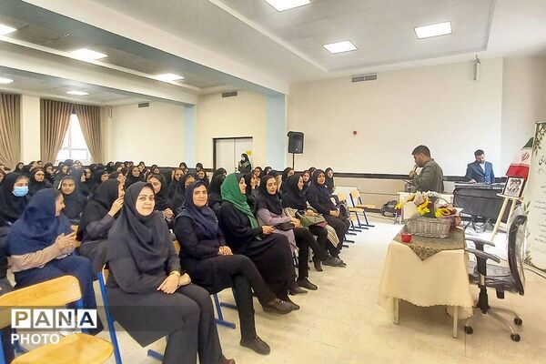 حضور دانش‌آموزان مدارس هنرمندان ری و کوثر شهرری در جشن ولادت حضرت زینب (س)