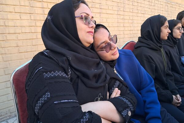 مراسم راز و رهایی؛ پنجره‌ای به دنیای دو نسل در دبیرستان نمونه‌دولتی ولایت بهارستان‌دو