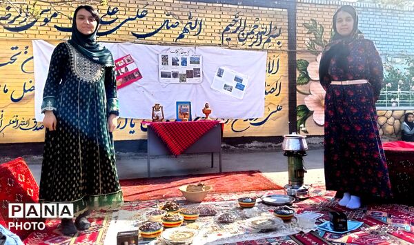 تجلیل از ستارگان دبیرستان صدیقه یک ناحیه 7 مشهد 