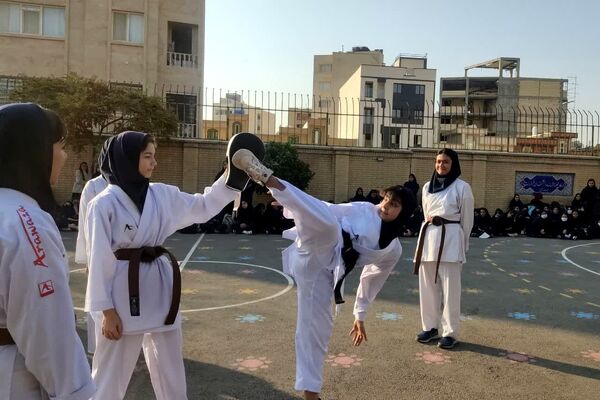 هفته تربیت‌بدنی در دبیرستان فرشتگان ناحیه ۴شیراز