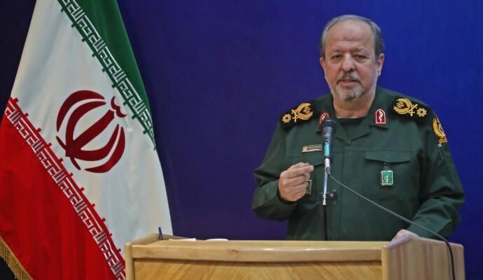 سرپرست وزارت دفاع: صنعت دفاعی باید سریع‌تر از نیاز میدان نبرد حرکت کند