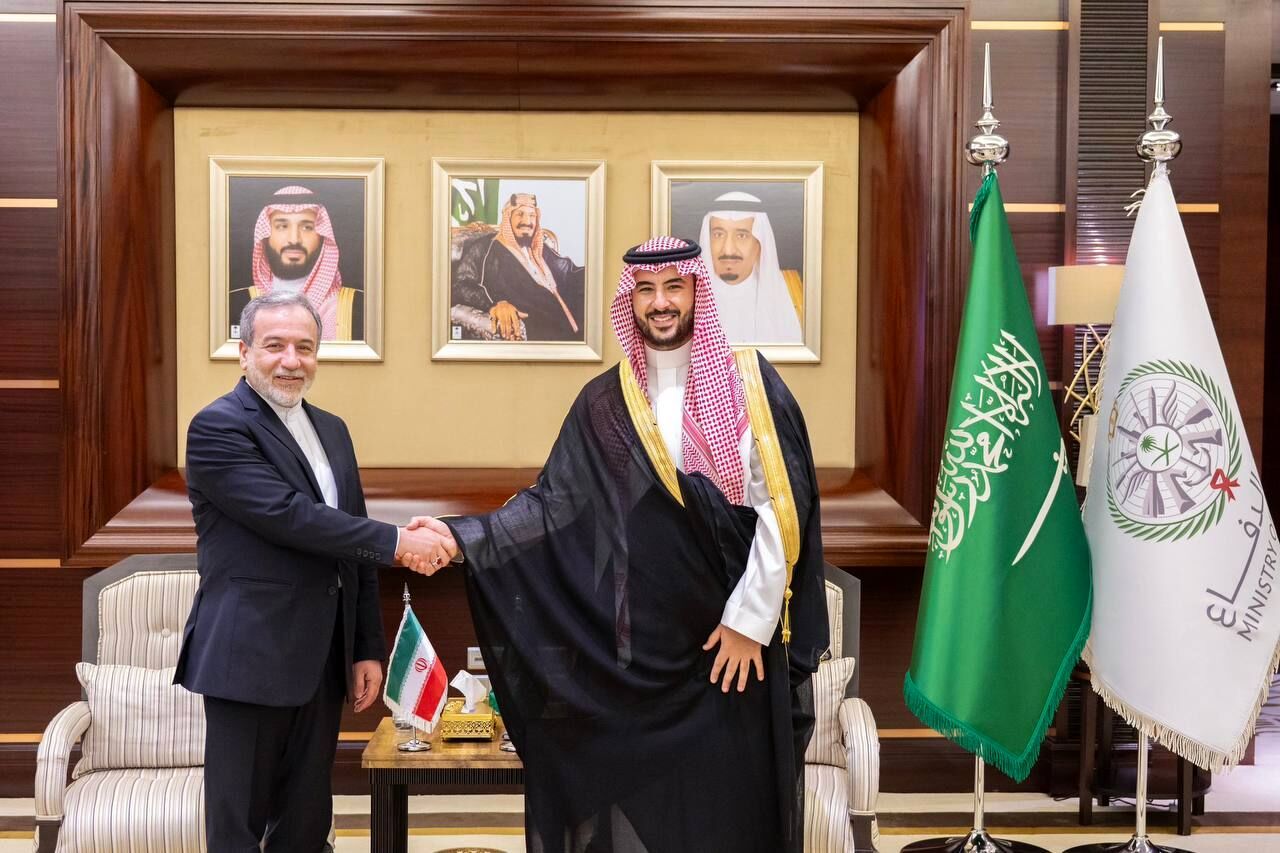 وزیر دفاع عربستان: جنبه‌های مختلف همکاری‌های‌ دوجانبه را با وزیر خارجه ایران بررسی کردیم