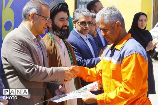 تجلیل از کارگران و زحمت کشان خدمات شهری و فضای سبز شهرداری فیروزکوه 