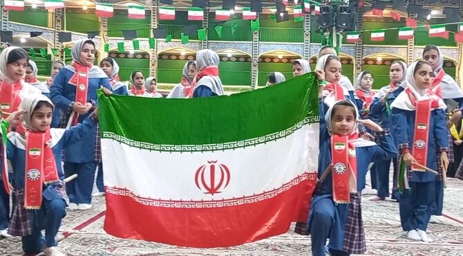 اجرای باشکوه پیرامید به مناسبت سالروز تاسیس سازمان دانش آموزی در یزد 