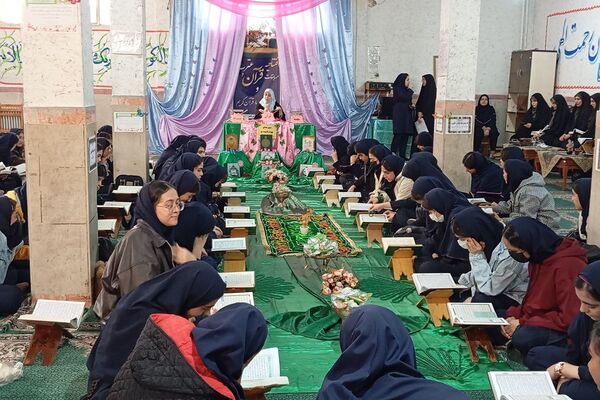 افتتاحیه محفل انس با قرآن‌کریم در دبیرستان جوادالائمه بهارستان‌دو