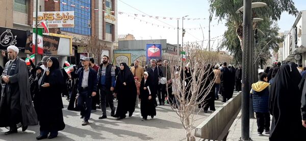 جلوه هایی از راهپیمایی جشن پیروزی انقلاب در شهر قم