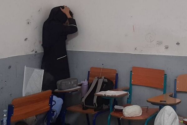 بیست و هفتمین مانور سراسری زلزله و ایمنی در دبیرستان دخترانه فرزانگان شهرقدس با شعار  مدرسه ایمن‌، جامعه تاب آور 