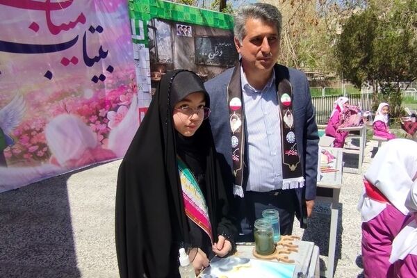 حضور فرهنگیان و دانش‌آموزان منطقه ۱۰ در مراسم چهلم شهدای دانش‌آموز شهر میناب
