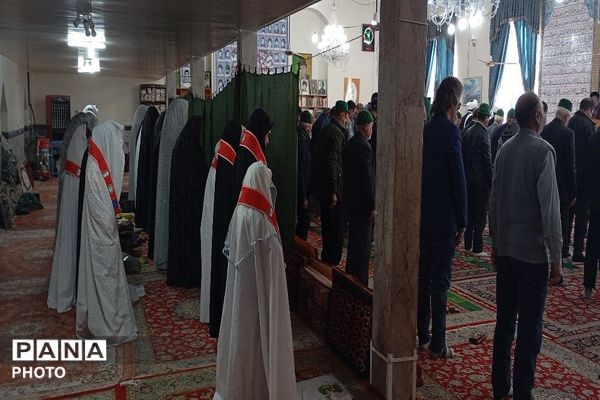 حضور دانش آموزان در دومین نماز عبادی، سیاسی جمعه ماه مبارک رمضان در شهر بار نیشابور