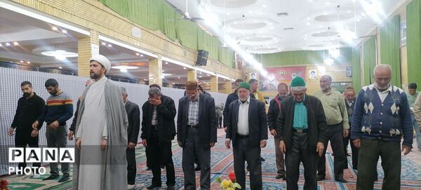 ضیافت افطاری و اقامه نماز جماعت در روز چهارم ماه مبارک رمضان در حسینیه شهر بار نیشابور 