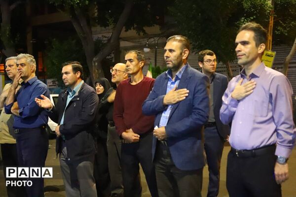 سوگواره شبانه دانش آموزان تبریز در تجمعات مردمی برای رهبر شهید