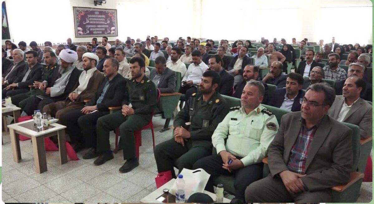فرماندار رزن از خیرین مدرسه‌ساز تقدیر کرد