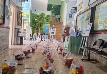 توزیع سبد کالای مواد غذایی بین دانش‌آموزان کم‌برخوردار دبیرستان سمیه