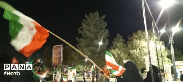 ایستادگی مردم تا پای جان در مشهد