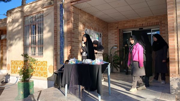 حماسه‌‌ روز‌ دانش‌ آموز‌‌‌ در‌ دبیرستان‌ نمونه‌ اندیشه‌