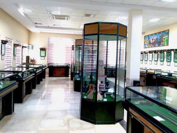 نمایشگاه یاد یاران در آرامگاه شهید مدرس شهرستان کاشمر