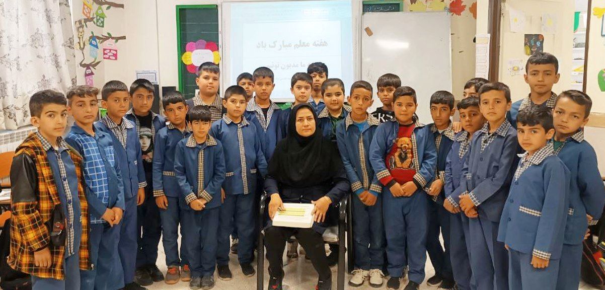 معلمی که کارآفرینی را برای دانش‌آموزان به ارمغان آورد